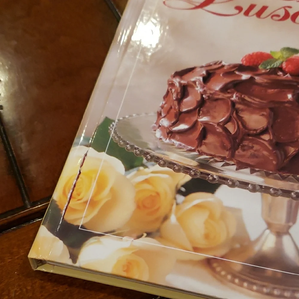 Vtg 1994- Light & Luscious Cookbook By Oxmoor House, Inc - 240 Pages